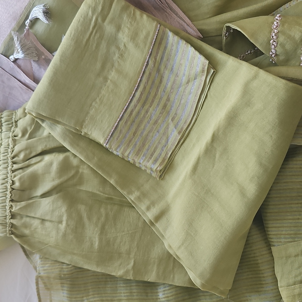 Label Mansi Nagdev Green Kurta Set - Picture 13 of 14